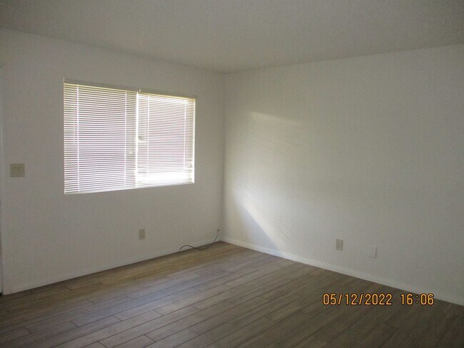 Building Photo - 73841 S Slope Dr