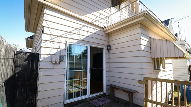 Building Photo - 3 Bedroom House