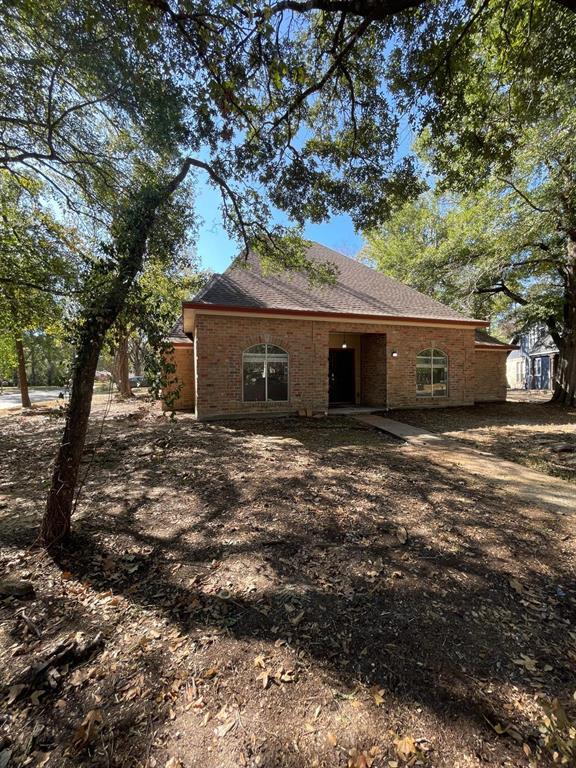 Foto del edificio - 3327 Lakehaven Dr