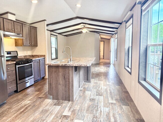 Foto del edificio - Nearly new 3 bedroom mobile home on a big ...