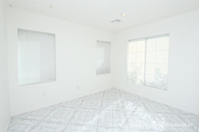 Building Photo - 5830 Willow Trace Ave
