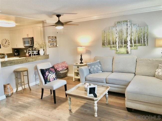 Building Photo - 7545 Charmant Dr