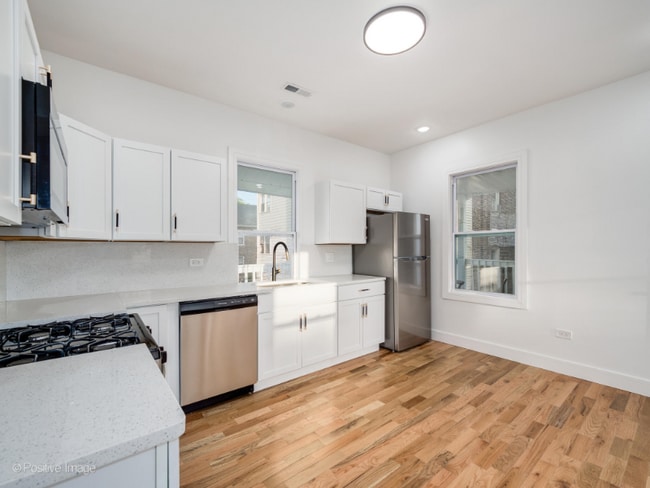 Foto del edificio - 3016 W 40th St