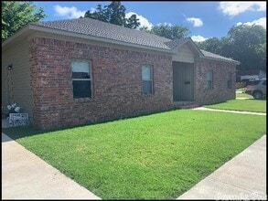 Building Photo - 802 Wright Ave