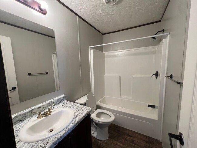 Foto del edificio - 75 John Pride Ln
