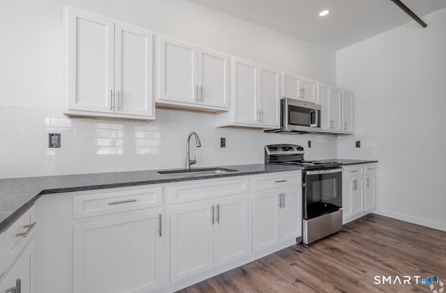 Building Photo - 424 Main St