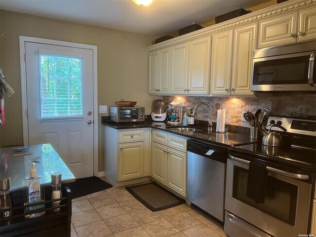 Building Photo - 389 Fulton St