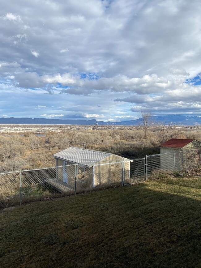 Building Photo - 510 Riverview Dr