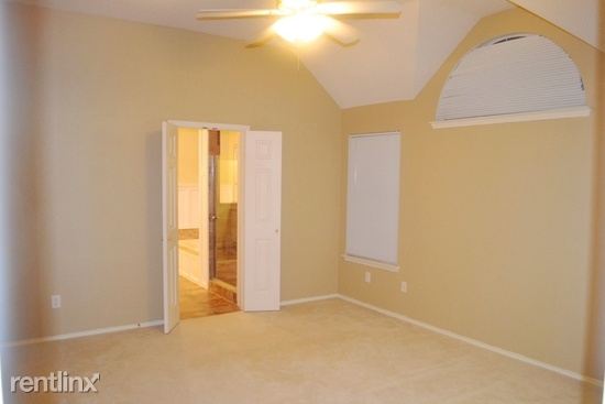 Building Photo - 313 Trailwood Dr