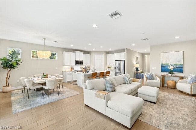 Building Photo - 14546 Tropical Dr