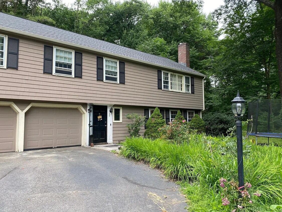 Primary Photo - 34 Clubhouse Ln