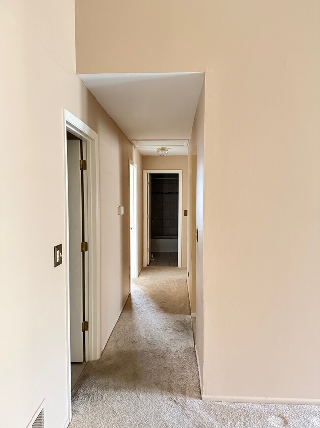 Building Photo - 608 Berkley Ct