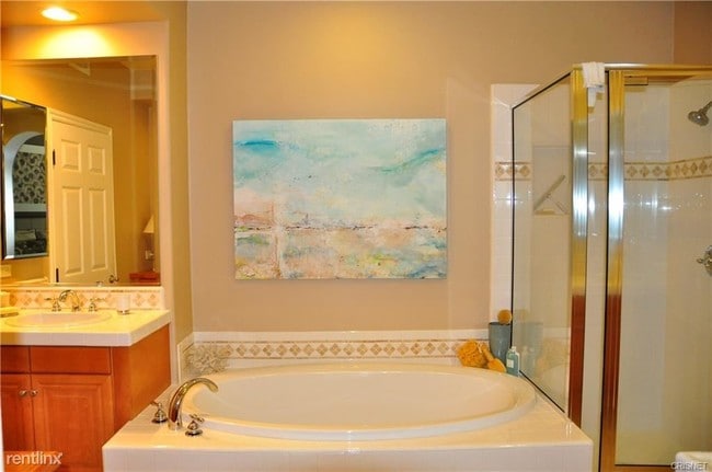 Building Photo - 5935 Playa Vista Dr