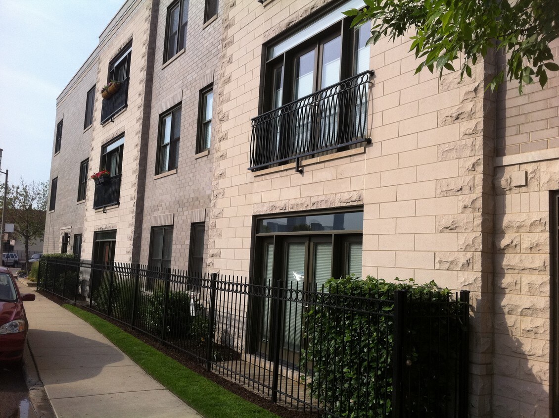 Foto principal - 744 N Willard Ct