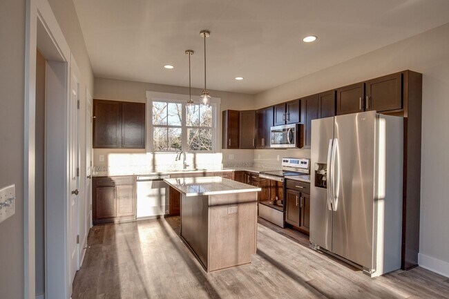 Building Photo - 404 Harper Lndg