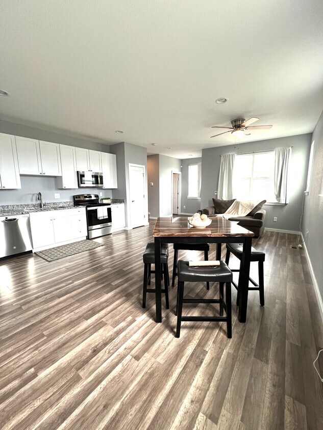 Primary Photo - 280 S 4th Ct