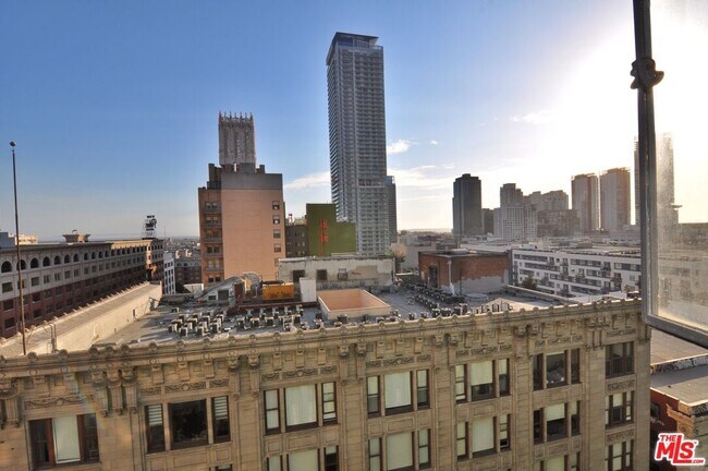 Building Photo - 849 S Broadway