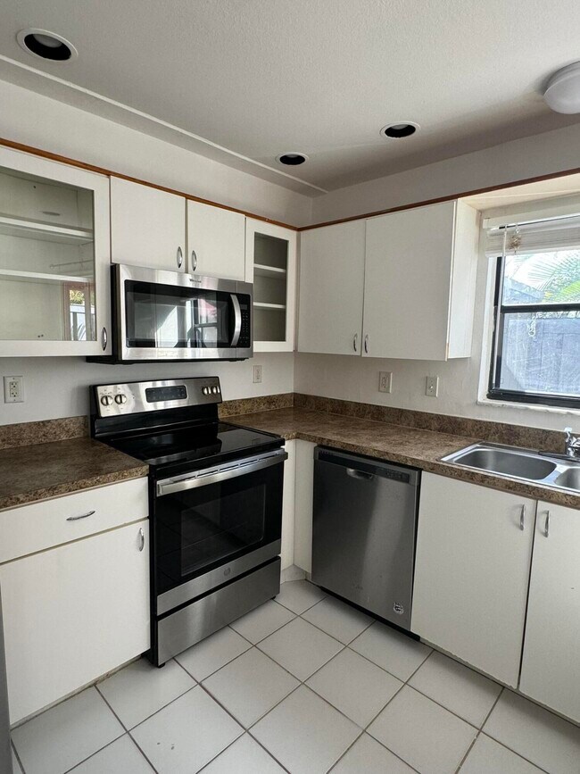 Foto del edificio - 429 N Cypress Dr