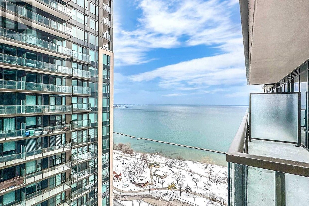 Photo principale - 1928 Lake Shore Blvd W