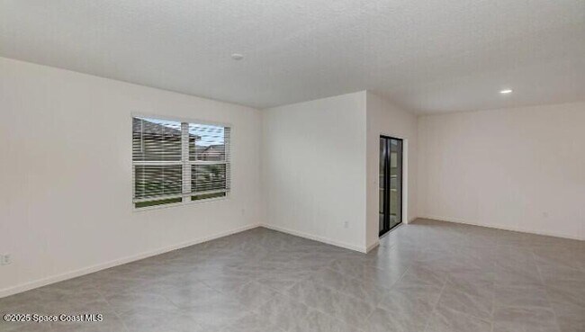Foto del edificio - 6935 Topaz Dr