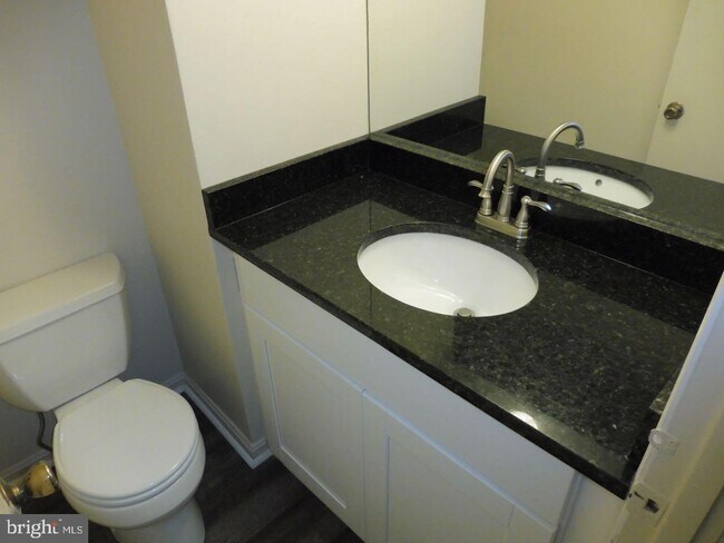 Foto del edificio - 196 Gold Kettle Dr