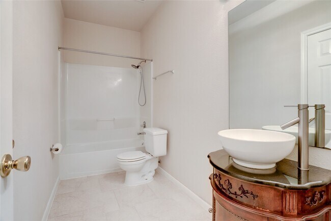 Foto del edificio - 5503 Gatesprings Ln