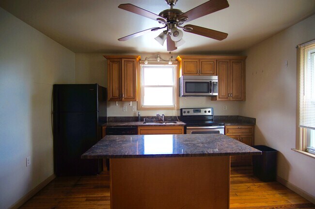 Foto del edificio - 230 Pleasant St