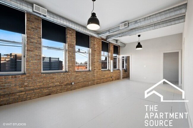Building Photo - 2014 W Wabansia Ave