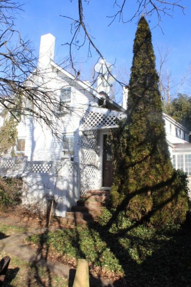 Building Photo - 11525 High Point Rd