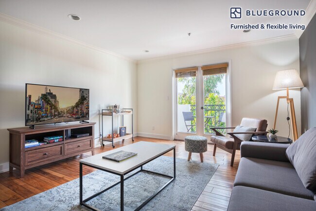Foto del edificio - 1430 N Harper Ave