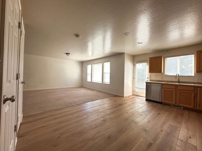 Foto del edificio - 5543 Copper Park Dr