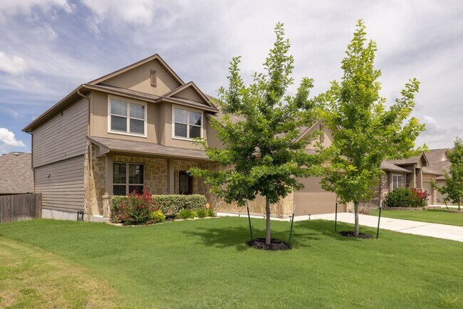 Foto del edificio - Spacious 4BR Home with Game Room, High Ceilings & Private Backyard in Schertz