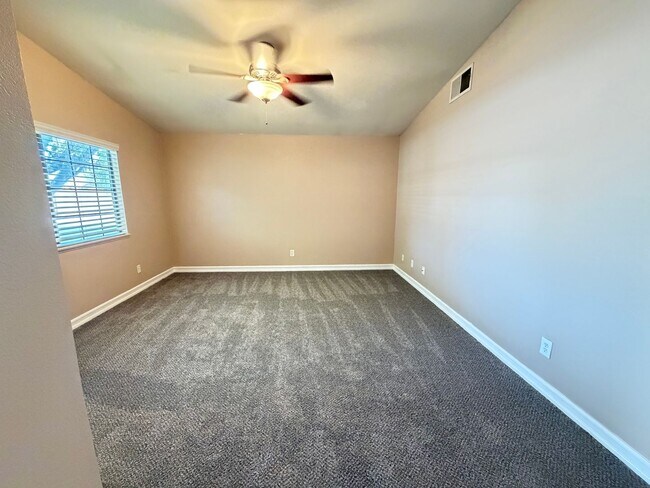 Foto del edificio - Gorgeous 3 Bed 2 Bath House in a Great Neighborhood