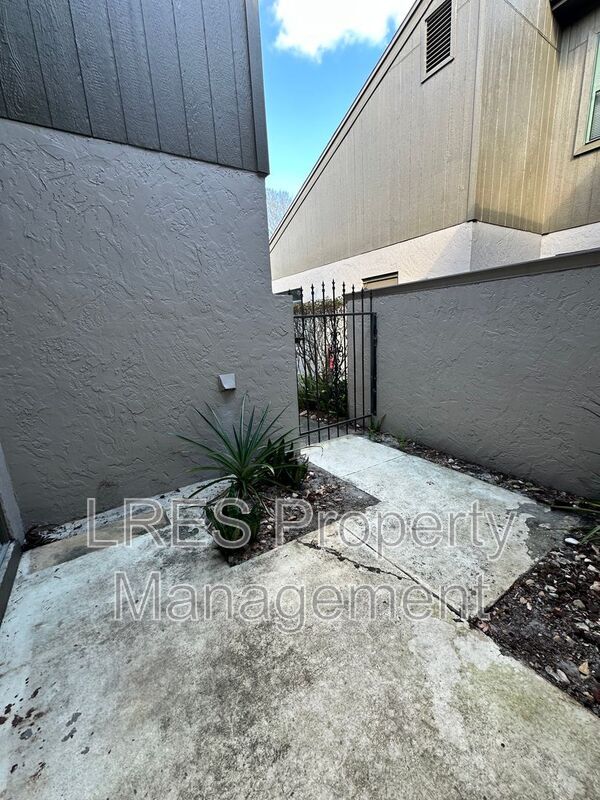 Foto del edificio - 106 Eastwind Ln