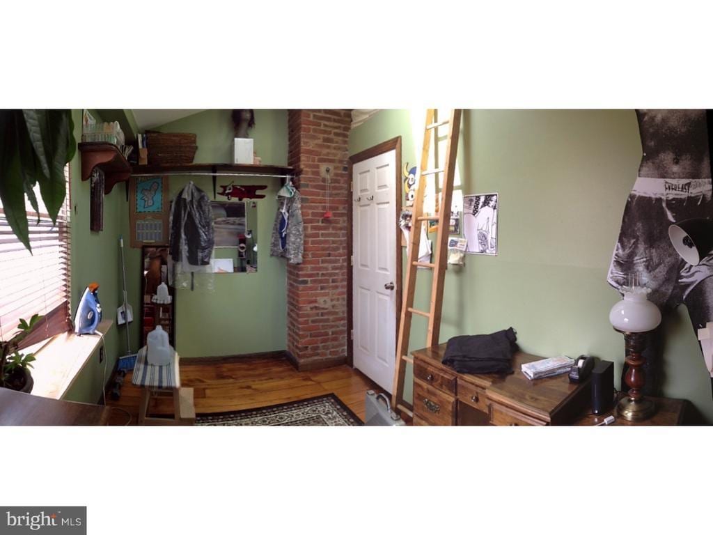 Primary Photo - 1354 E Columbia Ave