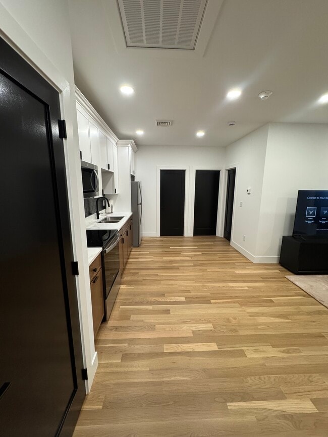 Photo - 1002 Broad St Apartment