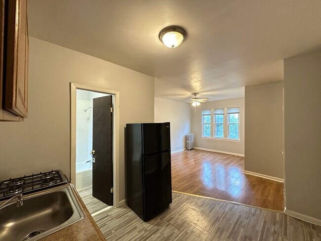Building Photo - 5710 N Winthrop Ave