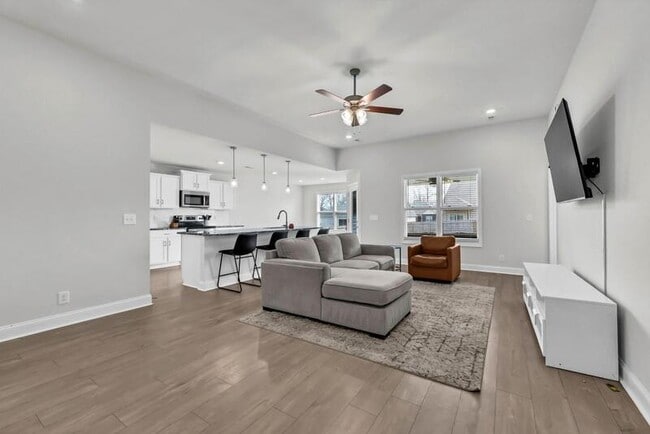 Building Photo - 441 Pomeroy Dr