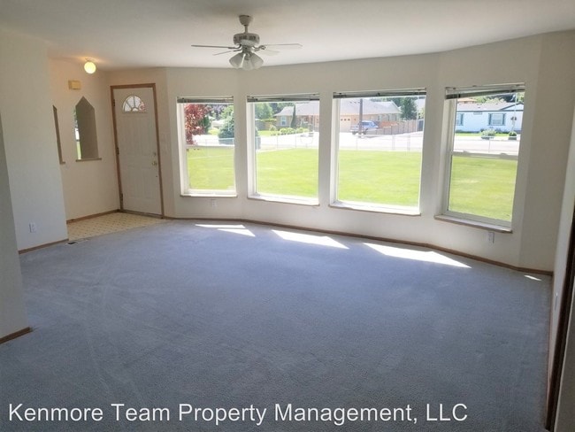 Building Photo - 3 br, 2 bath House - 8821 W. Court St.