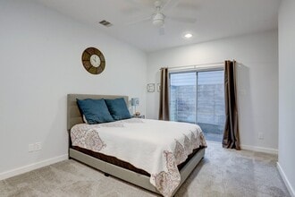 Building Photo - 1604 Crockett St