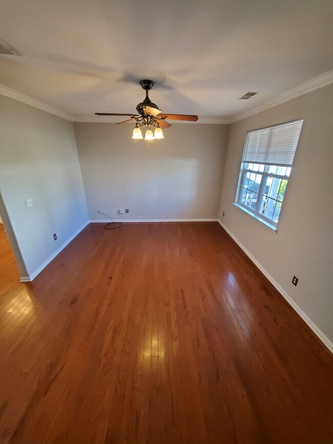 Foto del edificio - Beautiful Home Available for Rent in Charl...