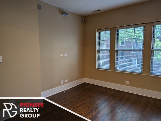 Foto del edificio - 1847 W Cornelia Ave