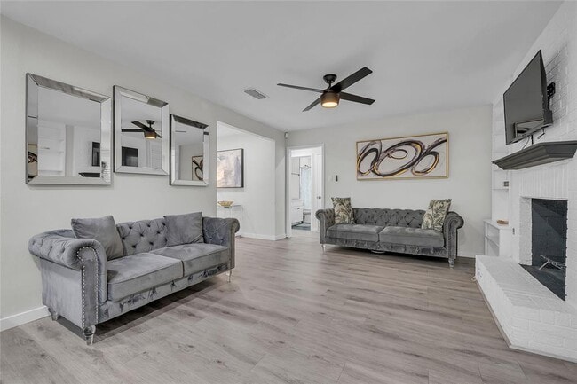 Foto del edificio - 3400 Laguna Dr