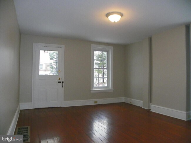 Building Photo - 509 S State St