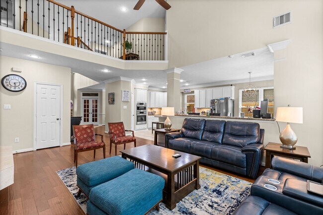 Building Photo - 27 E Artist Grove Cir