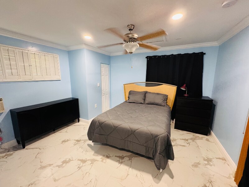 Foto principal - 6633 Dahlia Dr