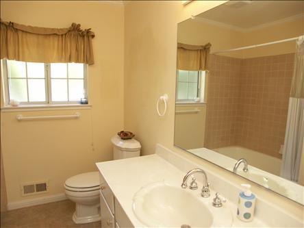 Building Photo - 2516 Nanette Dr