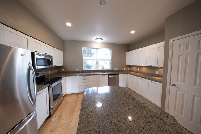 Foto del edificio - Townhome-Style Condo at Columbia Shores - 3 Bedroom