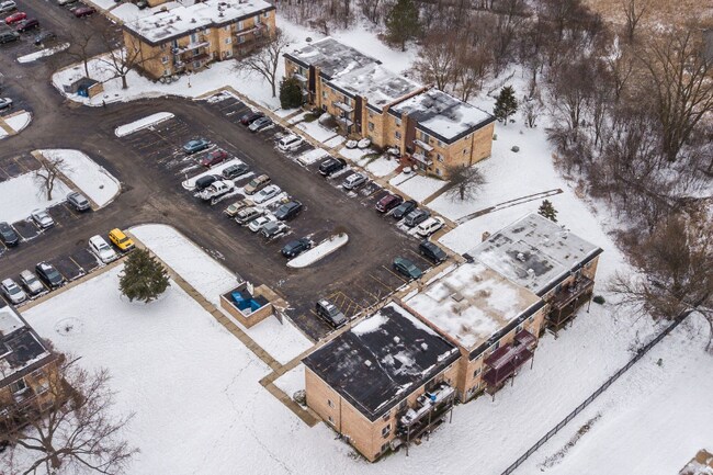 Building Photo - 832 College Blvd