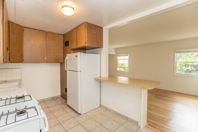 Building Photo - 25 19th Ave